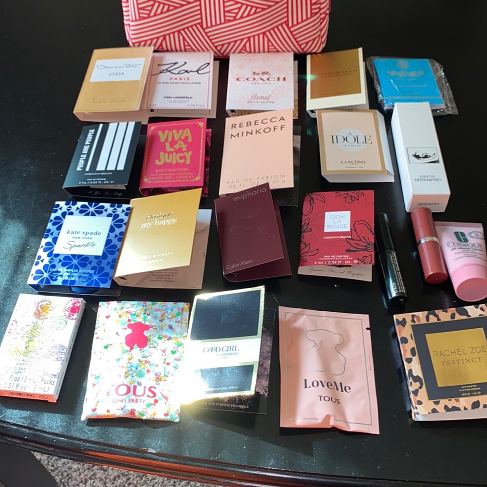 Great Christmas Gift!!!A bag of designer samples perfume, sample size
